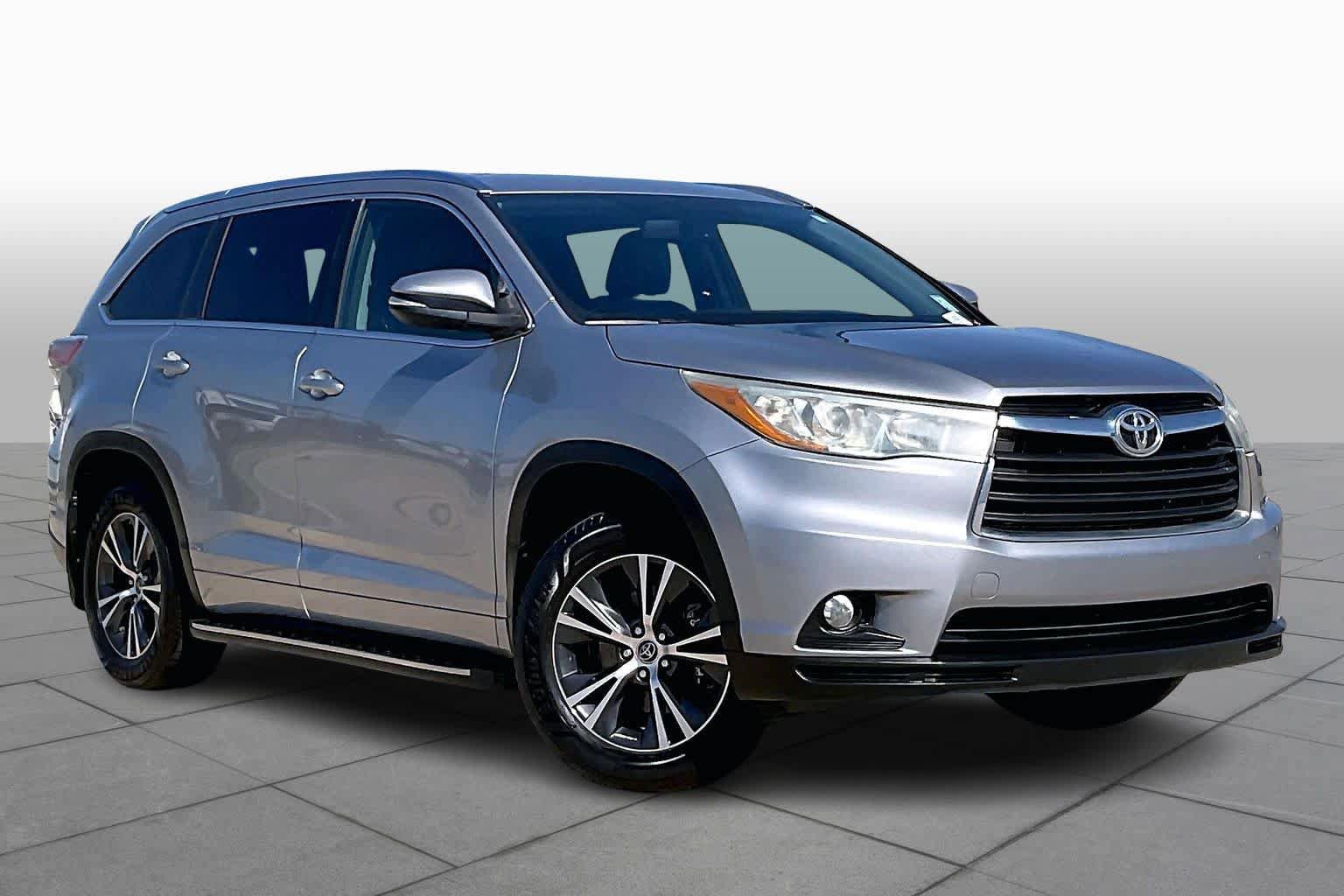 Used 2016 Toyota Highlander XLE image 3