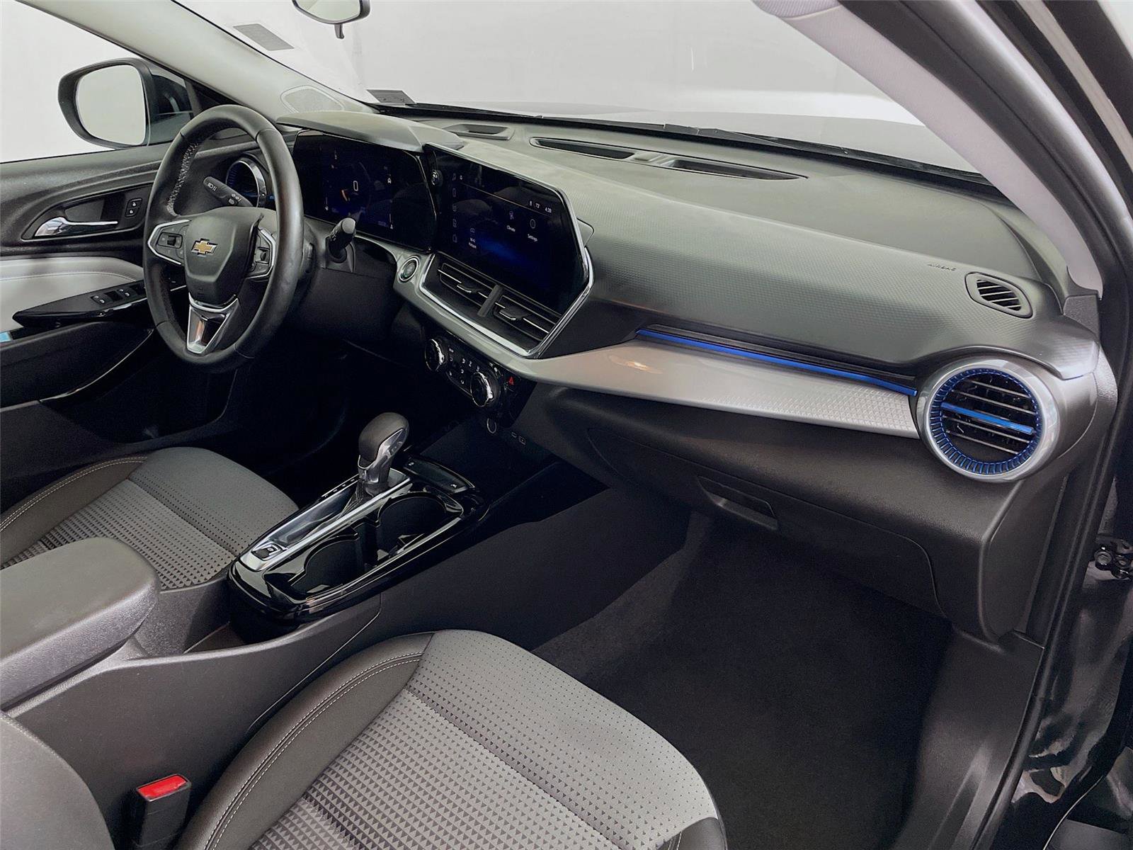 Used 2025 Chevrolet Trax LT w/ LT Convenience Package image 30