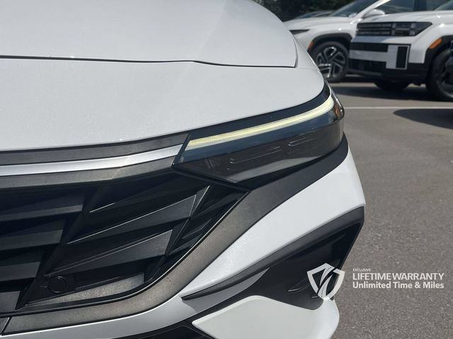 Certified 2025 Hyundai Elantra Sport FWD image 9