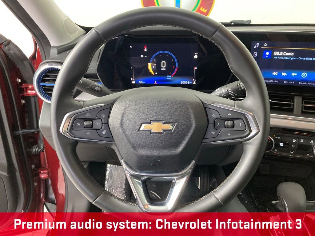 Used 2024 Chevrolet Trax LT w/ LT Convenience Package image 8