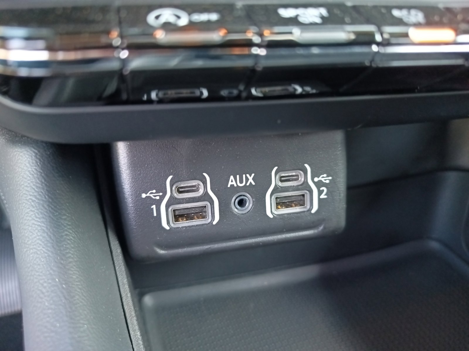 Certified 2024 Dodge Durango SXT image 19