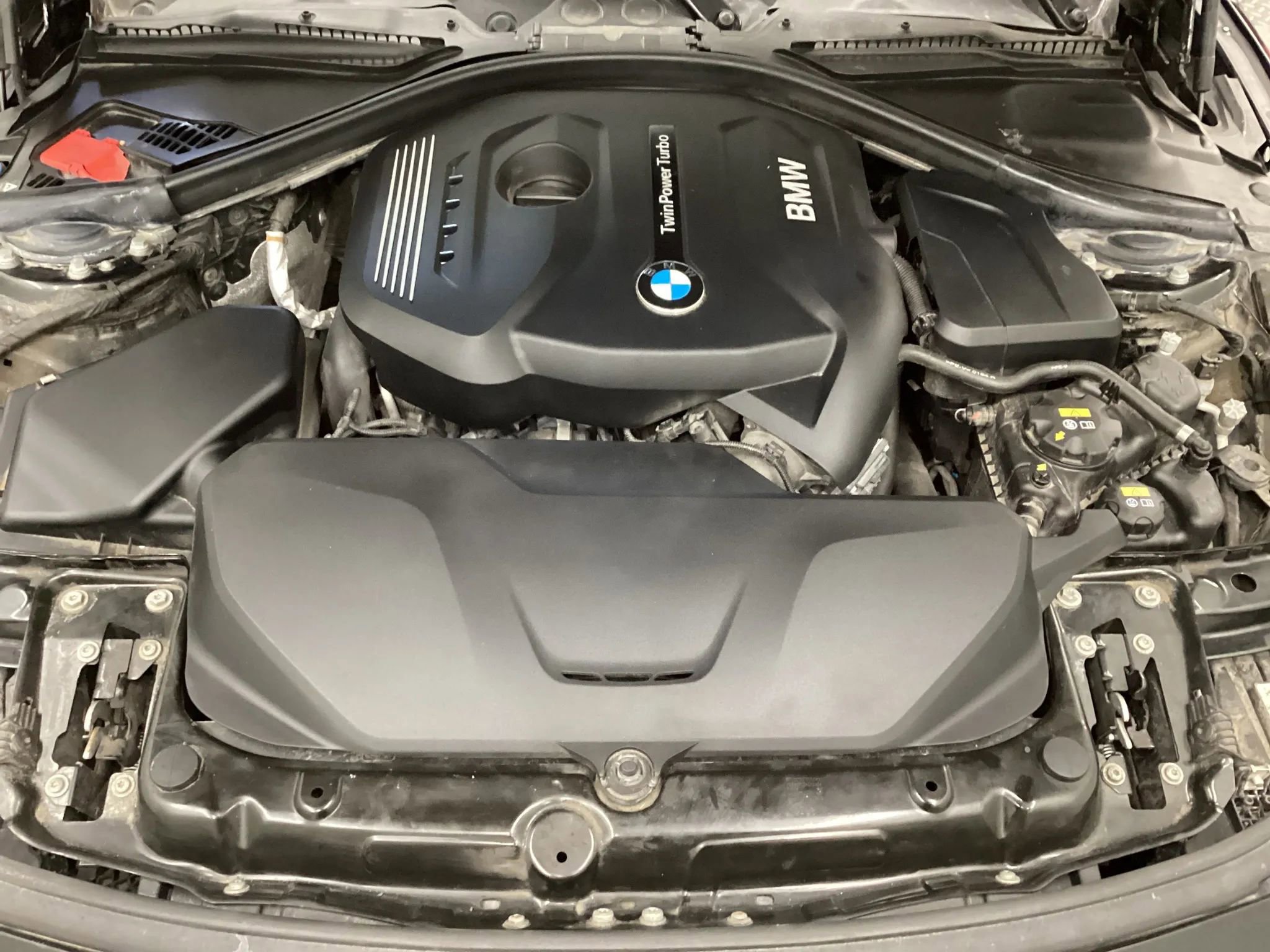 Used 2018 BMW 330i xDrive Sedan w/ Convenience Package AWD/4WD image 17