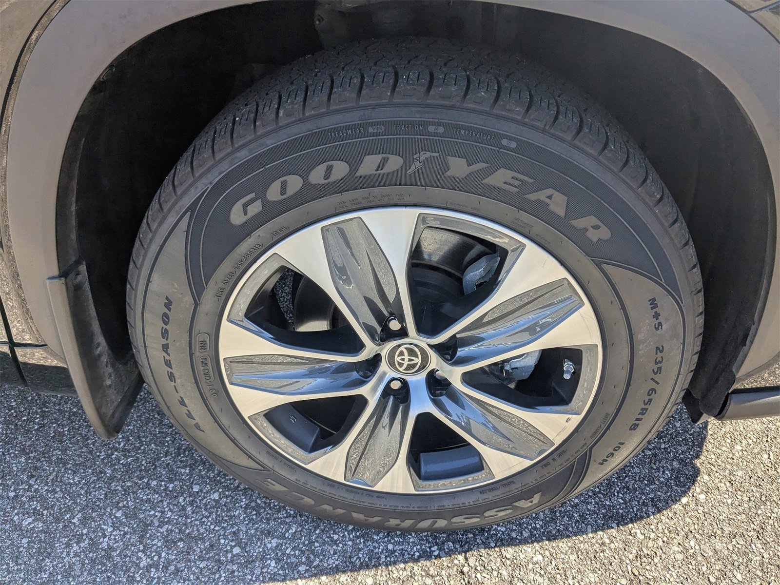 Used 2024 Toyota Highlander XLE image 11