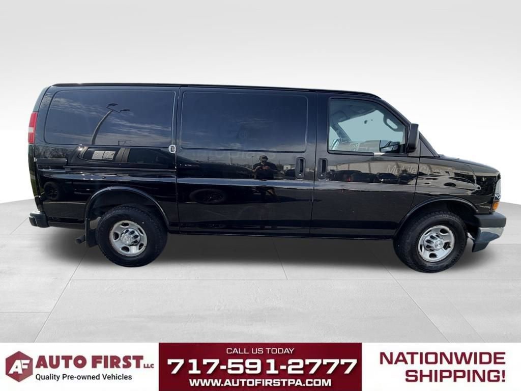 Used 2018 Chevrolet Express 2500 w/ Driver Convenience Package RWD image 2