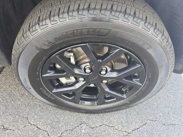 Used 2024 Jeep Grand Cherokee L Laredo image 28