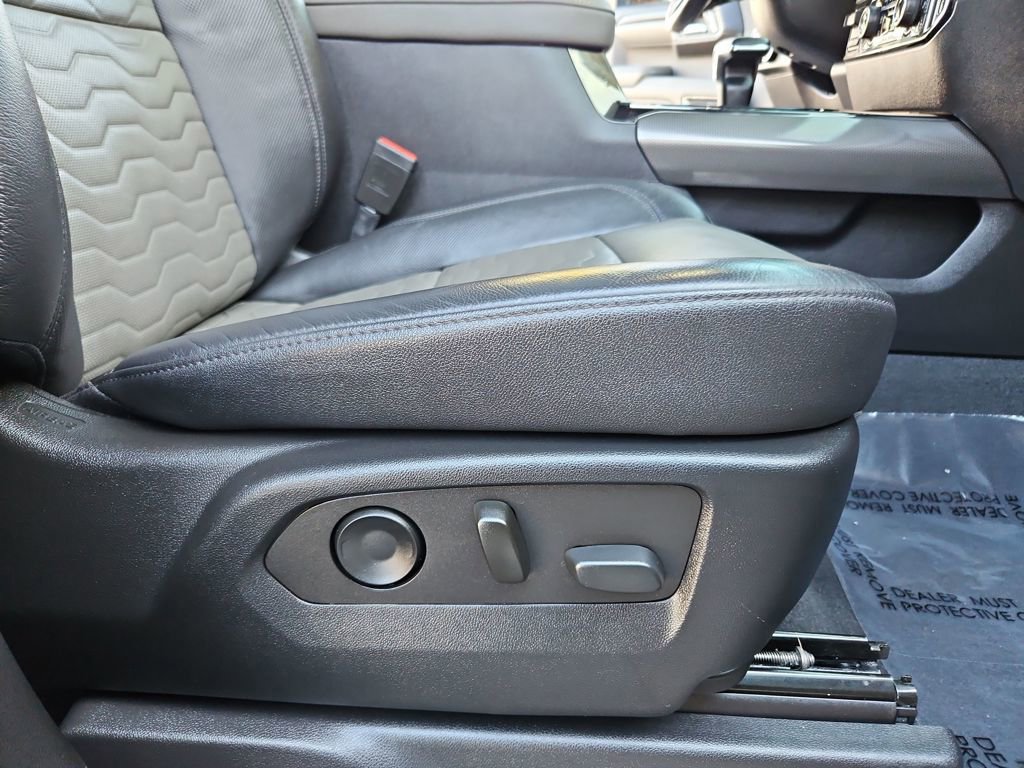 Used 2022 Chevrolet Silverado 1500 ZR2 w/ Technology Package image 28