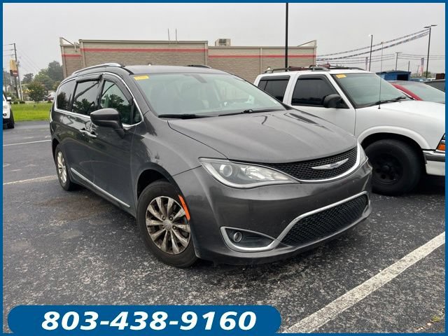 Used 2019 Chrysler Pacifica Touring-L FWD image 1