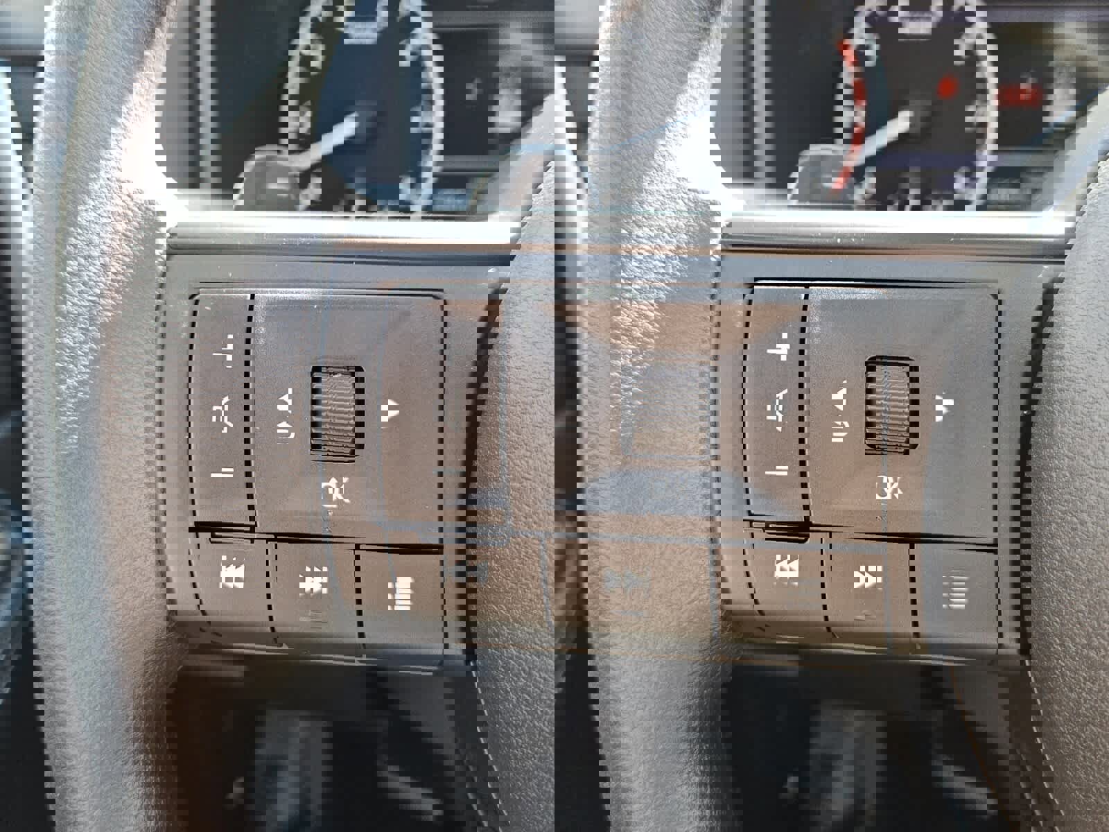 Used 2024 Nissan Rogue SV image 12