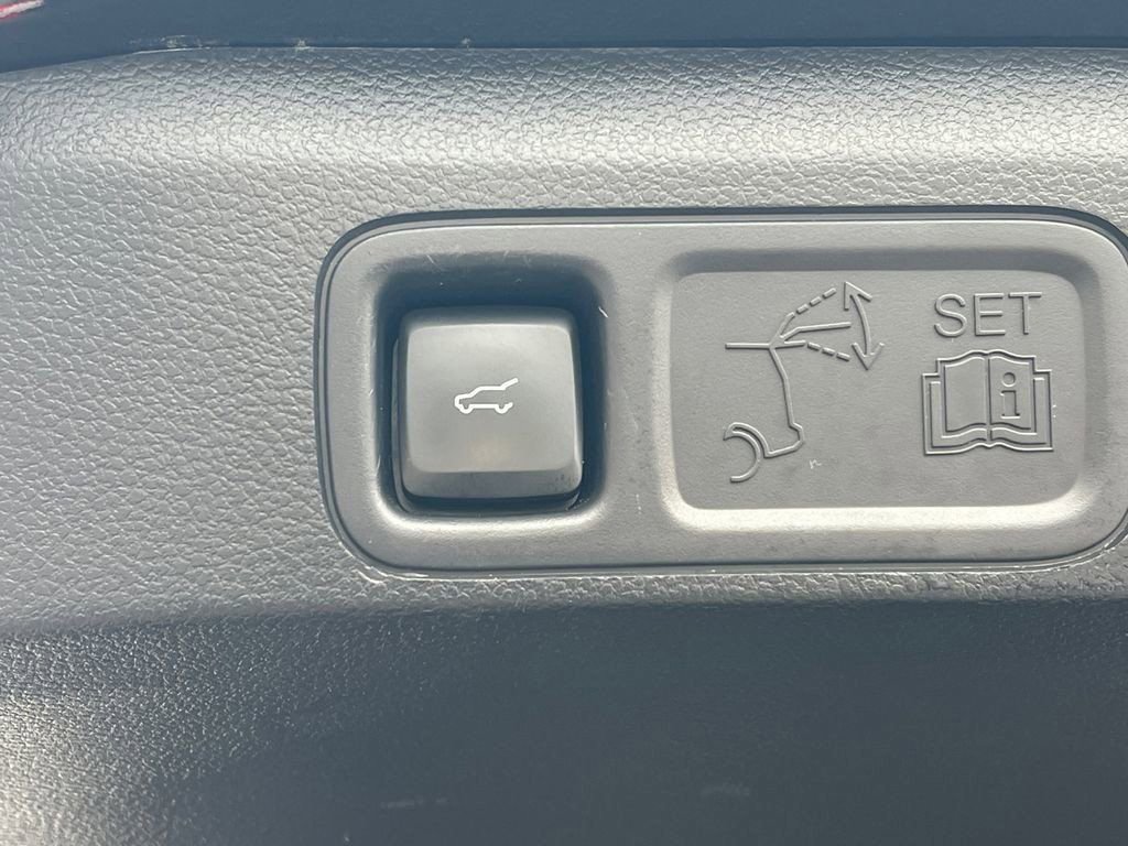 Used 2024 Ford Expedition XLT image 38