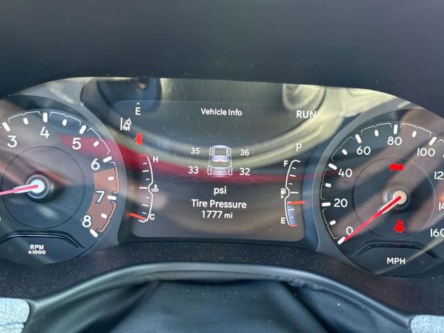 Used 2025 Jeep Compass Latitude image 28