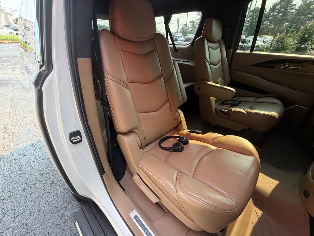 Used 2019 Cadillac Escalade ESV Platinum AWD/4WD image 38
