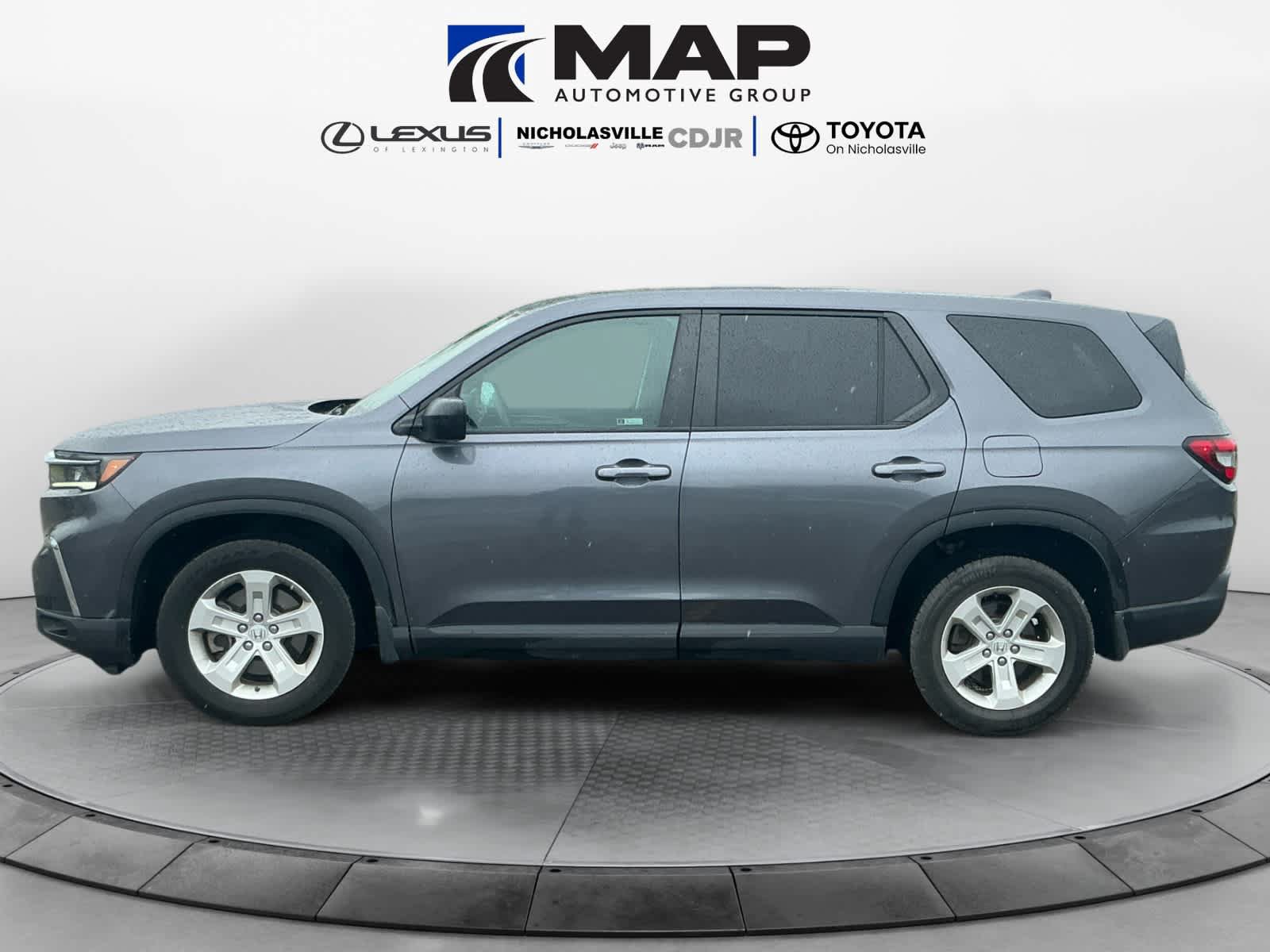 Used 2023 Honda Pilot LX image 2
