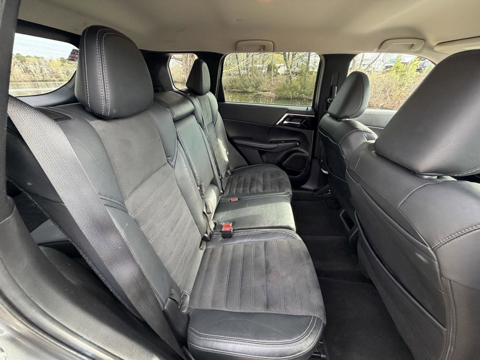 Used 2022 Mitsubishi Outlander SE image 14