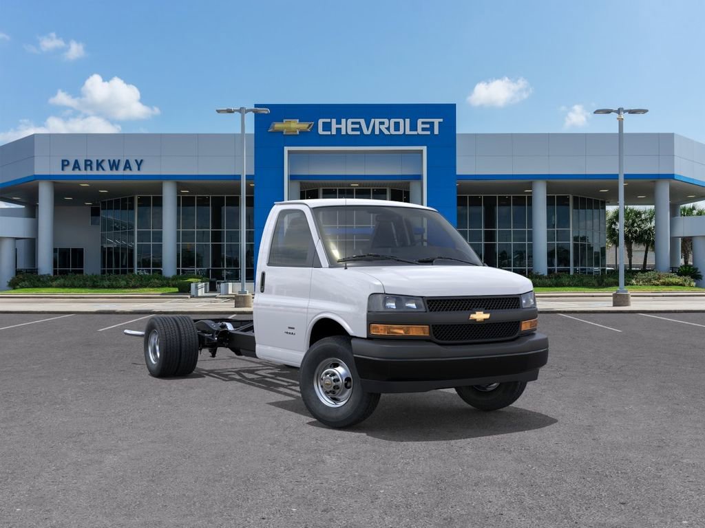 New 2026 Chevrolet Express 4500 w/ School Bus Package