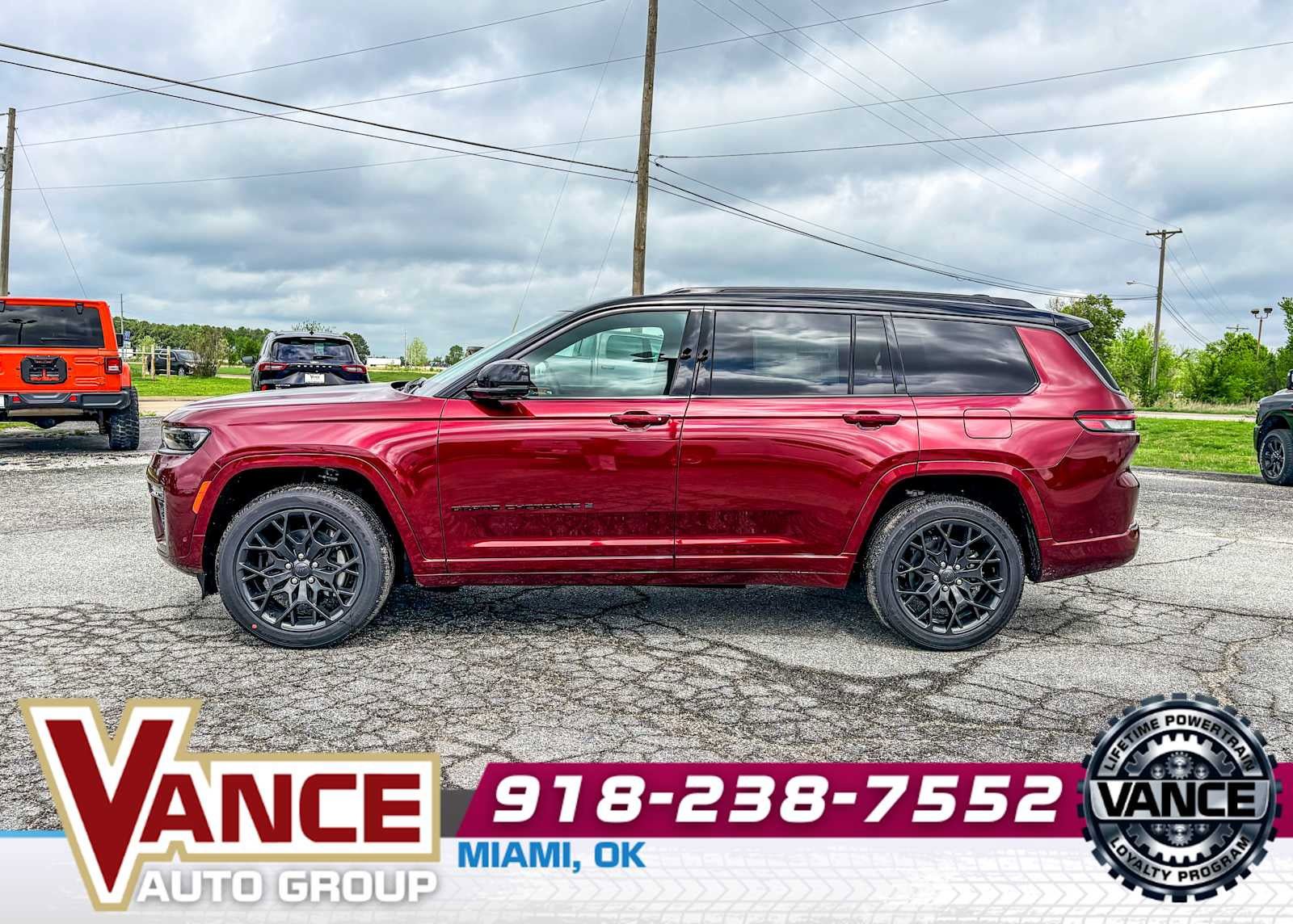 New 2026 Jeep Grand Cherokee L Summit w/ Obsidian Package AWD/4WD image 4