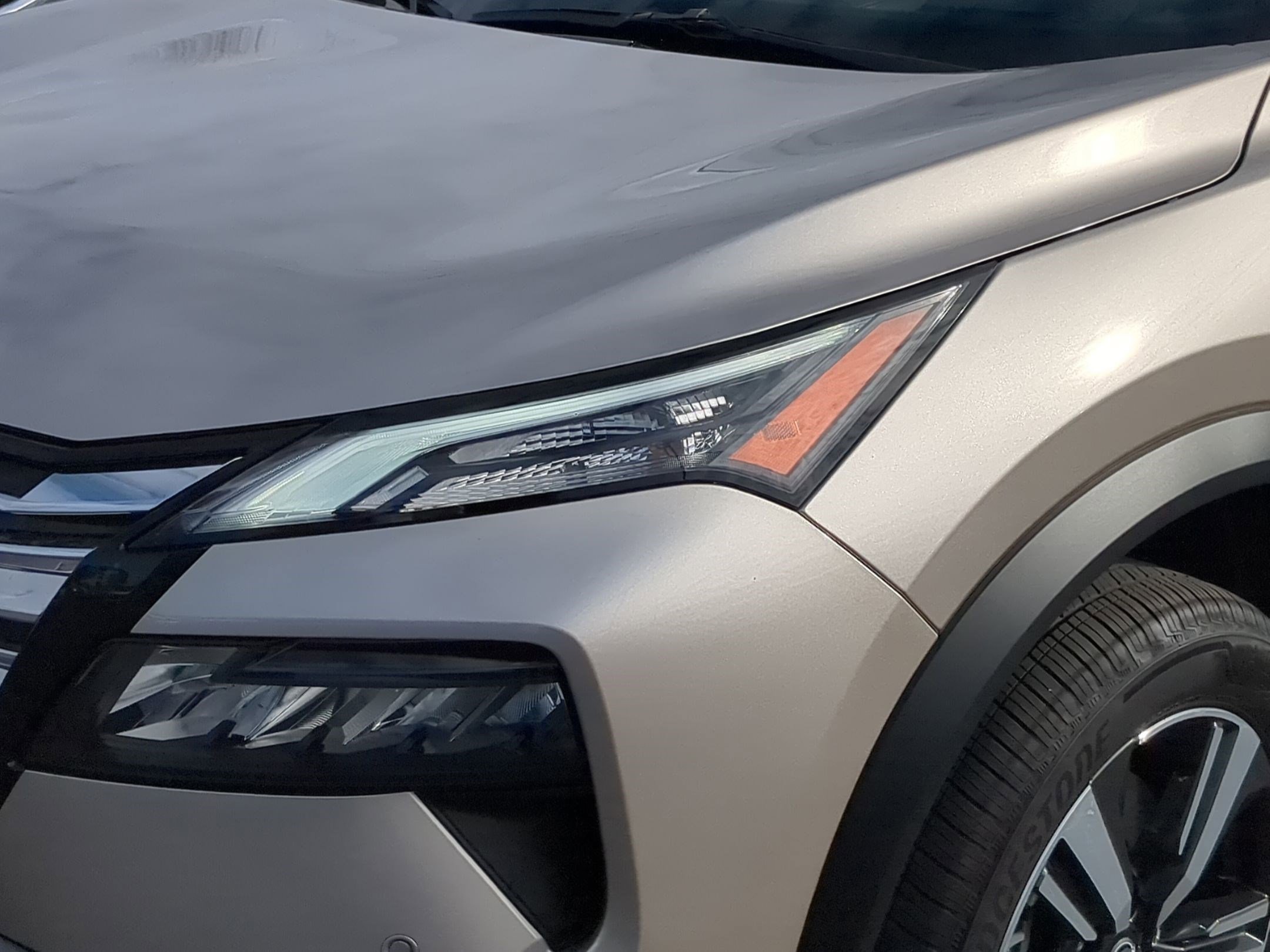 Used 2025 Nissan Rogue SL w/ Tech Package image 12