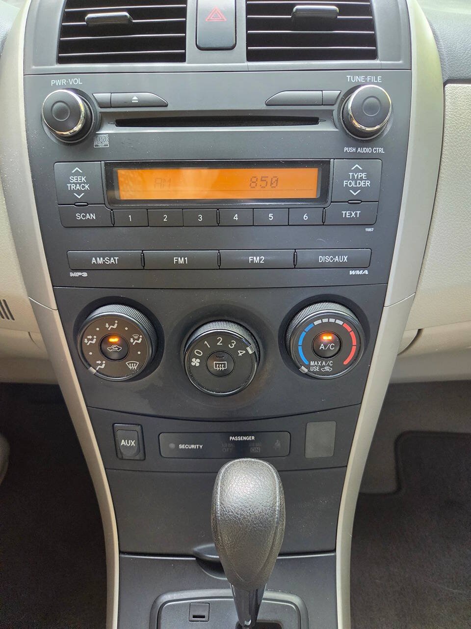 Used 2013 Toyota Corolla L FWD image 19