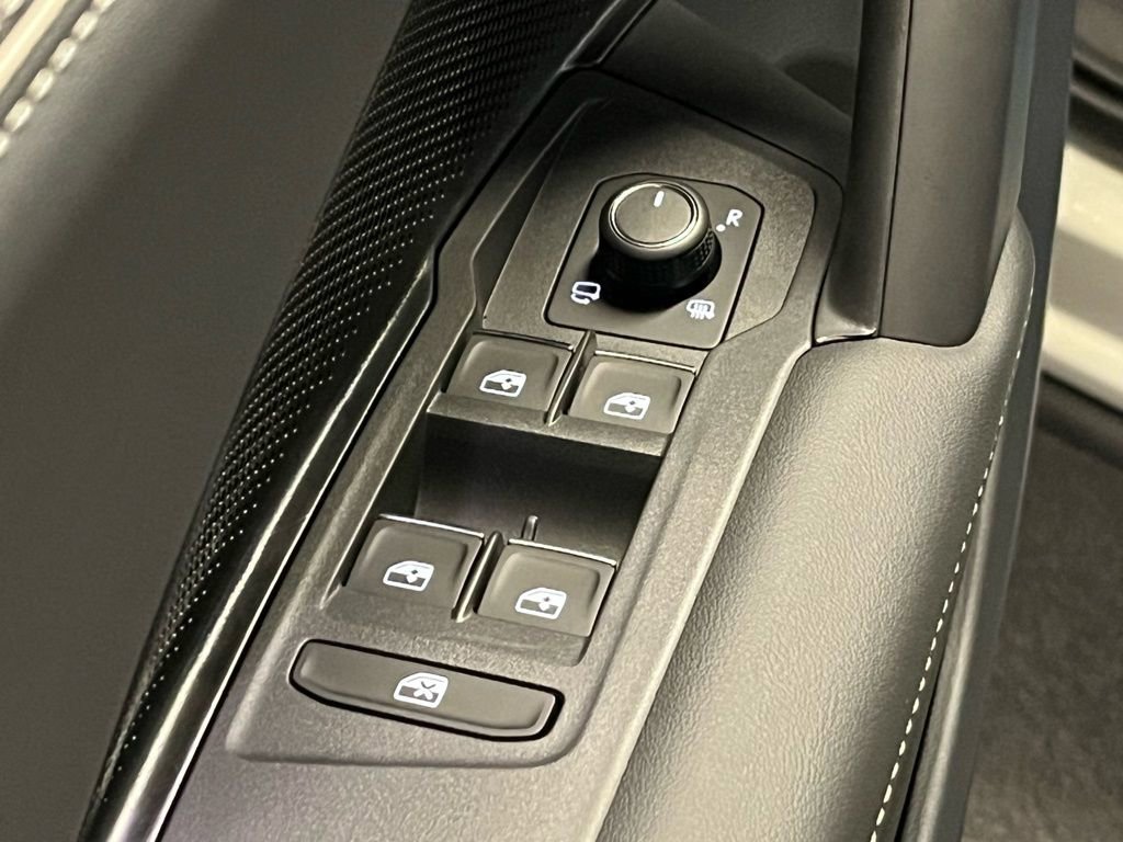 New 2026 Volkswagen Tiguan SEL R-Line image 19