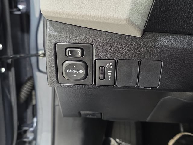 Used 2014 Toyota Corolla LE FWD image 24