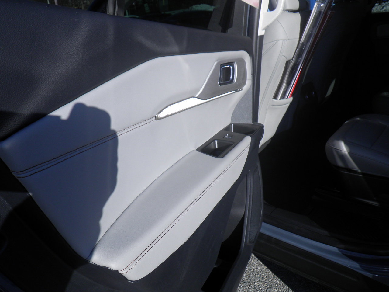 Certified 2025 Ford Explorer Active w/ Active Comfort Package image 16