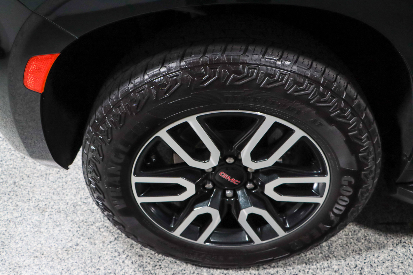 Used 2024 GMC Yukon AT4 w/ Max Trailering Package image 11