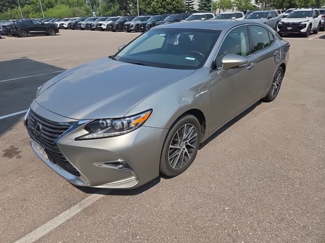 Used 2016 Lexus ES 350 w/ Luxury Package w/Wood Trim FWD image 3