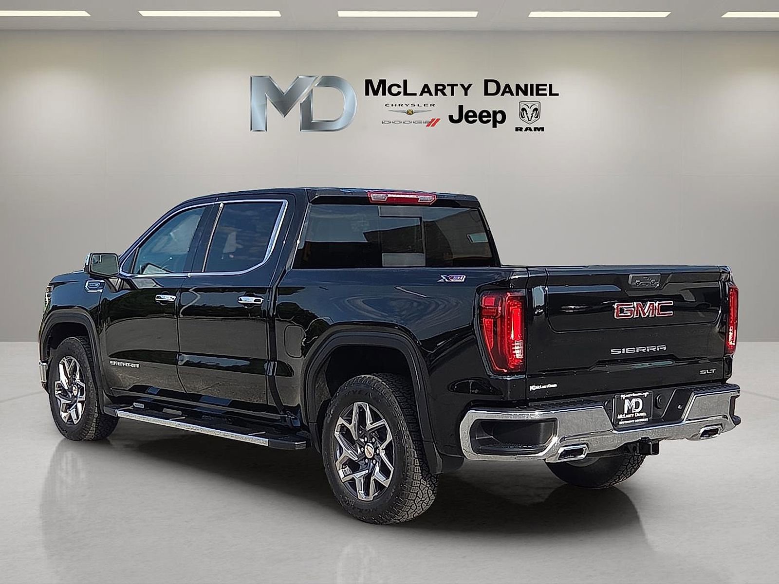 Used 2026 GMC Sierra 1500 SLT w/ SLT Premium Package image 4