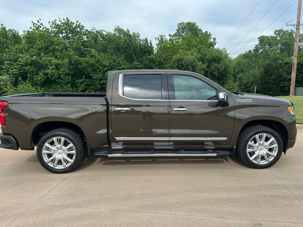 Used 2023 Chevrolet Silverado 1500 High Country w/ High Country Premium Package AWD/4WD image 6