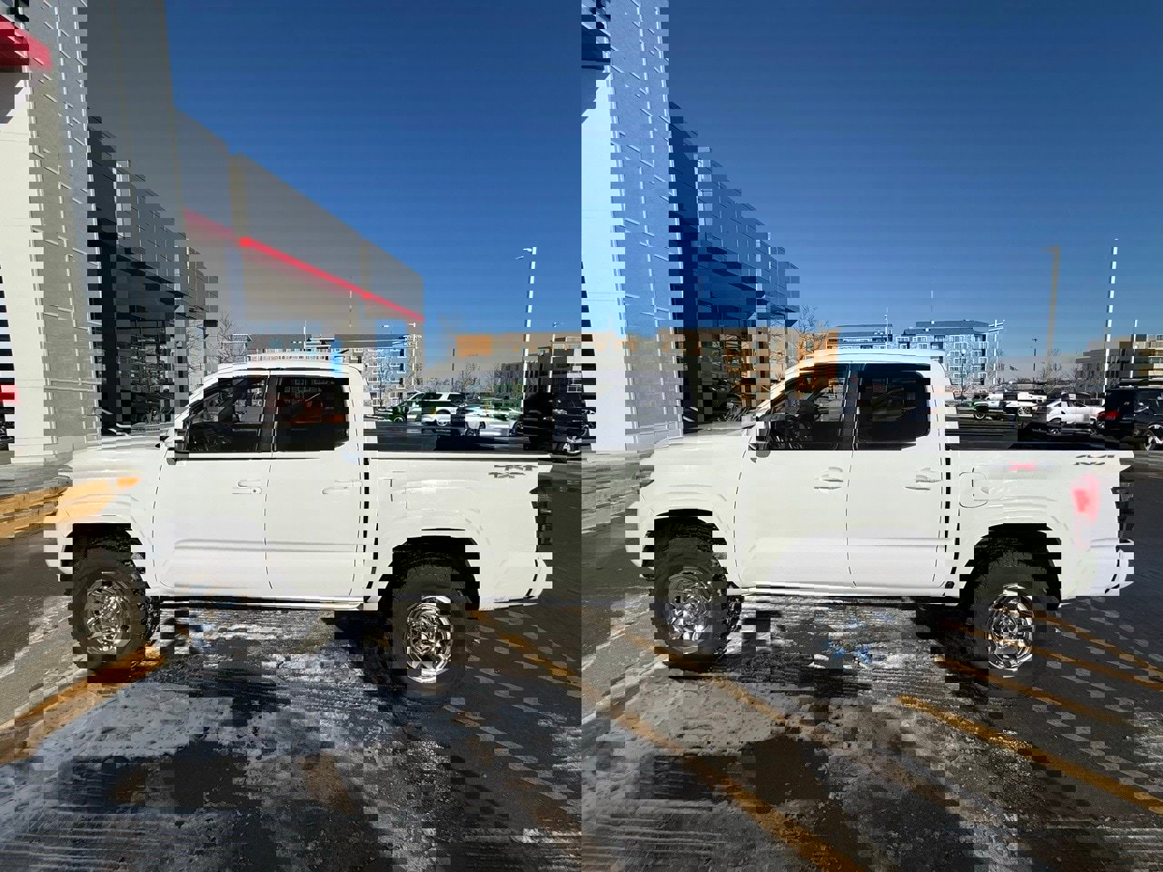 Used 2019 Toyota Tacoma SR image 3