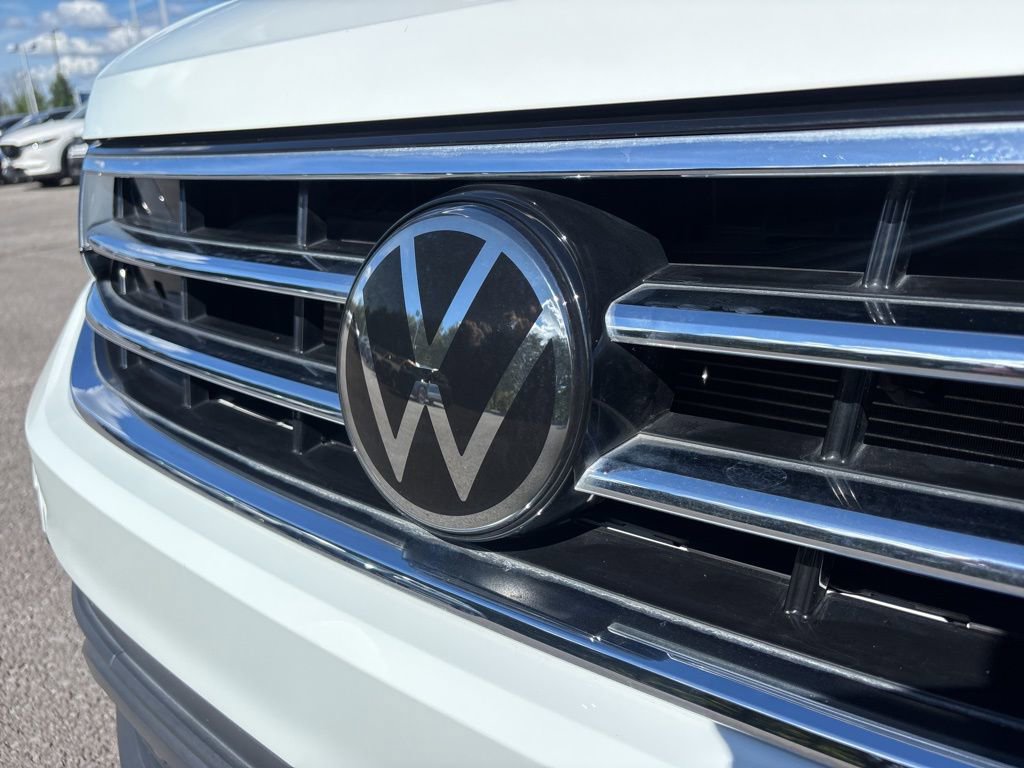 Used 2022 Volkswagen Tiguan SE w/ Panoramic Sunroof Package image 11
