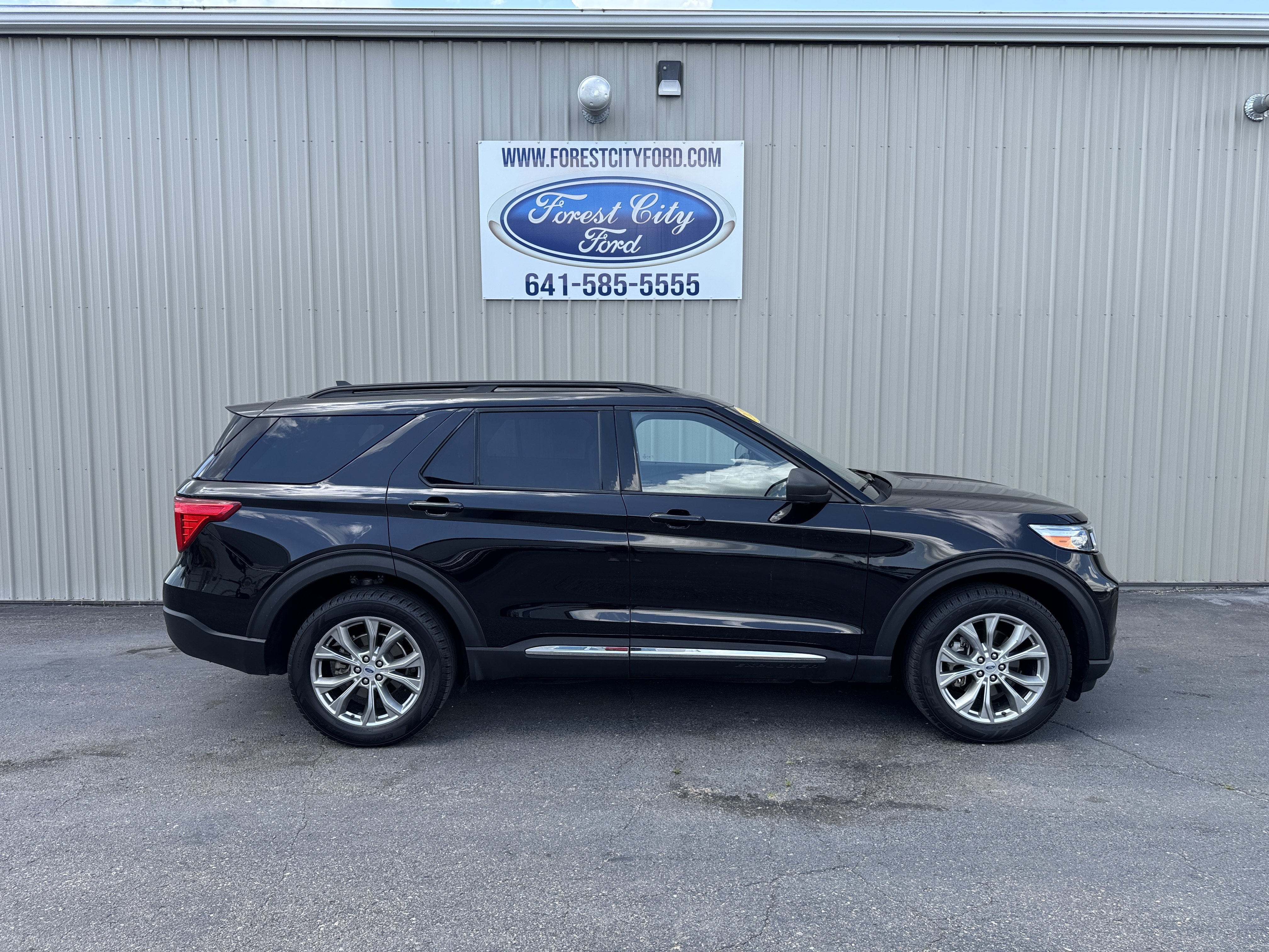 Used 2023 Ford Explorer XLT w/ Equipment Group 202A AWD/4WD image 6
