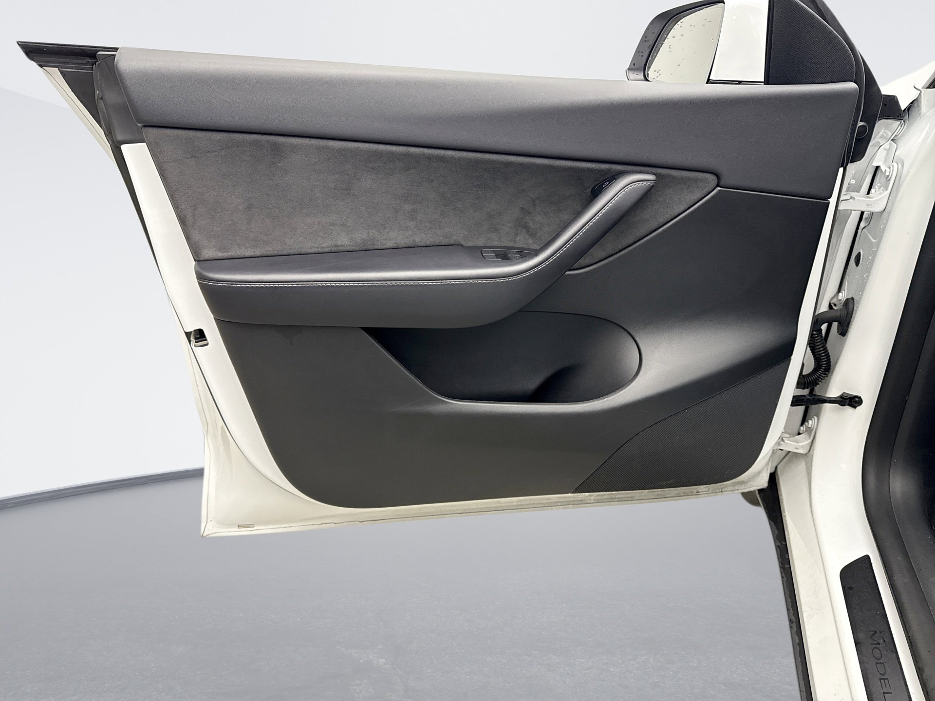 Used 2022 Tesla Model Y Long Range image 9