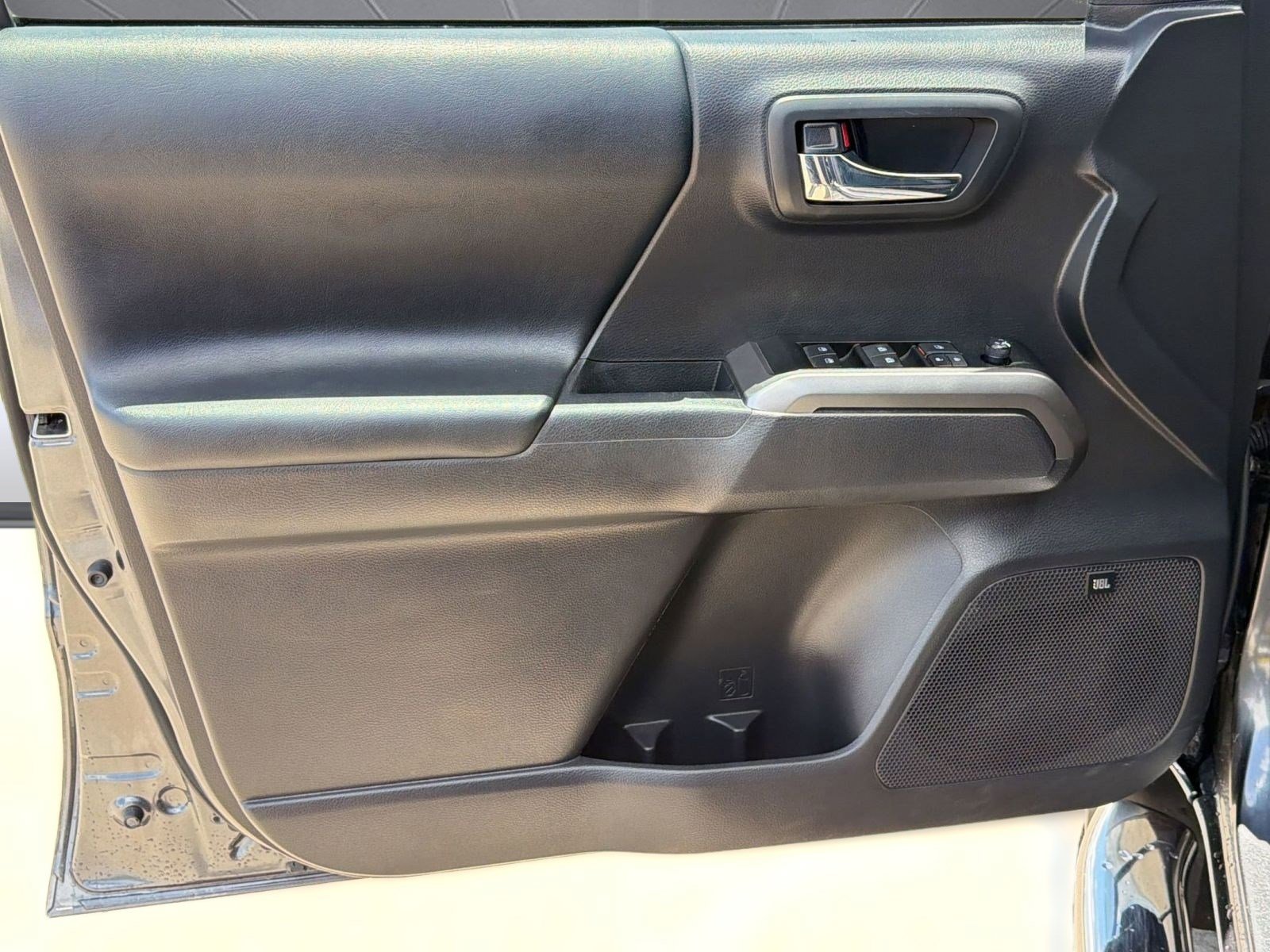 Used 2022 Toyota Tacoma Limited RWD image 23