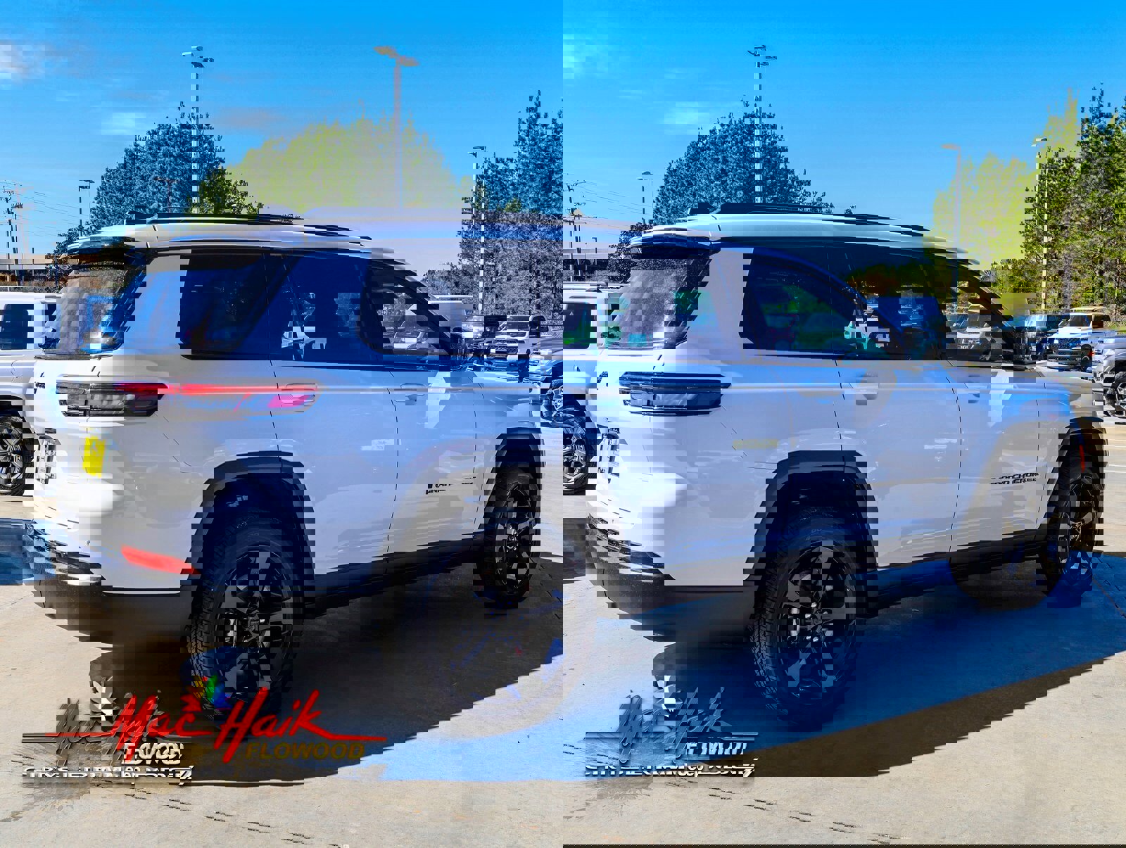 Used 2025 Jeep Grand Cherokee L Altitude image 9