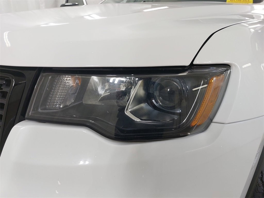 Used 2019 Jeep Grand Cherokee Laredo image 35