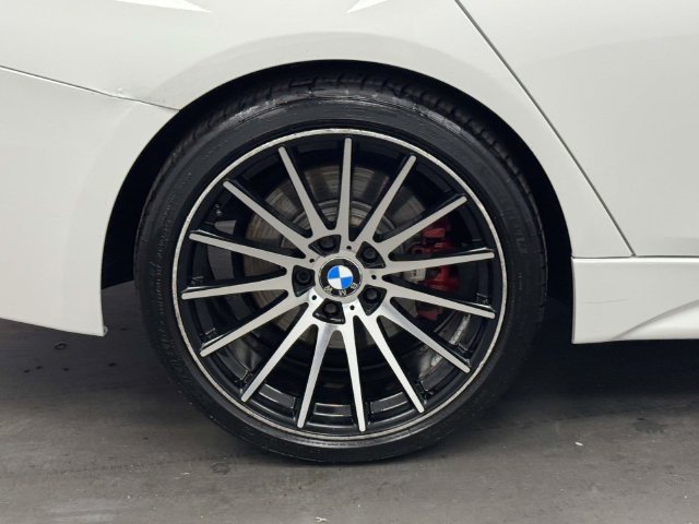 Used 2016 BMW 340i xDrive Sedan w/ Technology Package AWD/4WD image 17