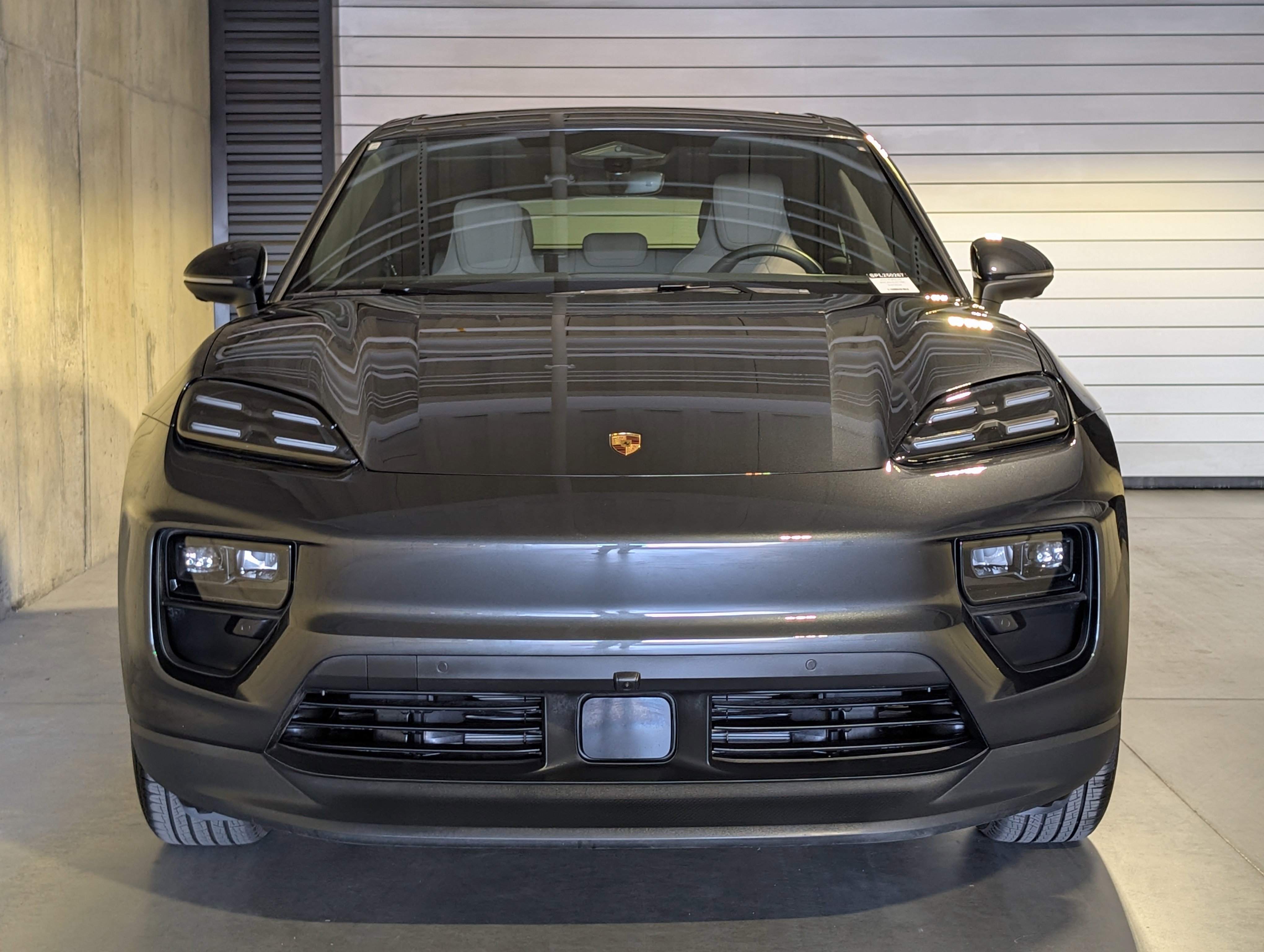 Certified 2025 Porsche Macan Electric image 12