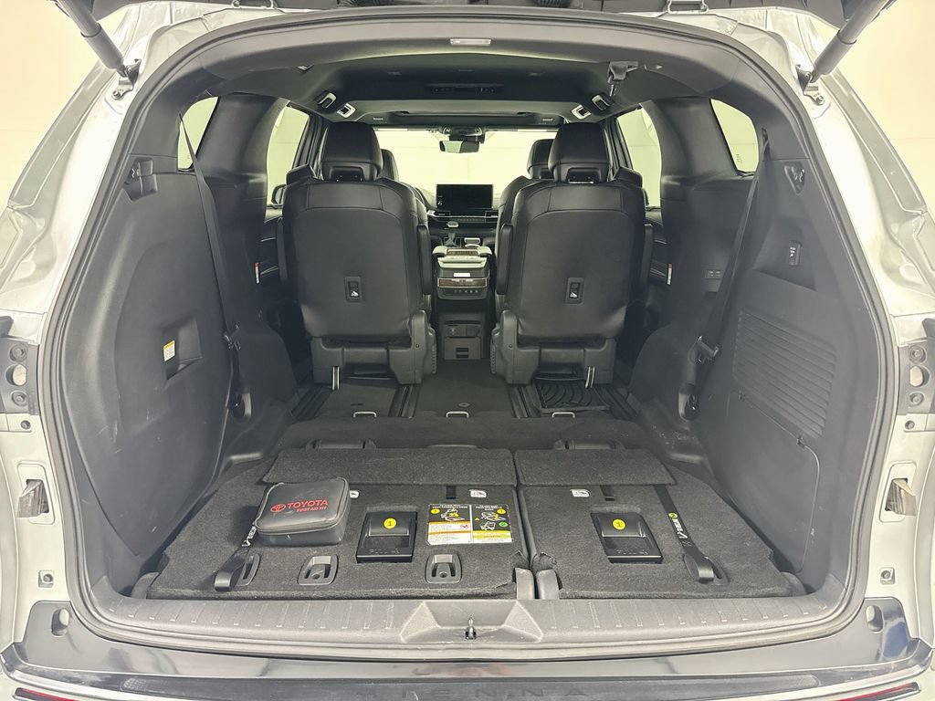 Used 2025 Toyota Sienna Platinum AWD/4WD image 28