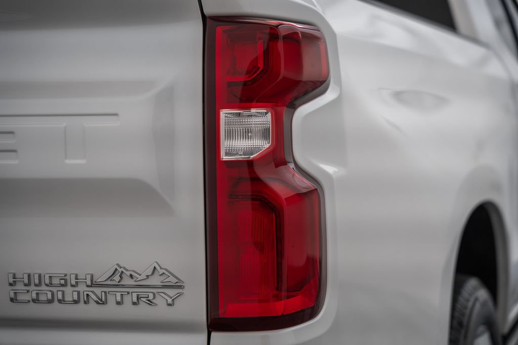 Used 2025 Chevrolet Silverado 1500 High Country AWD/4WD image 8