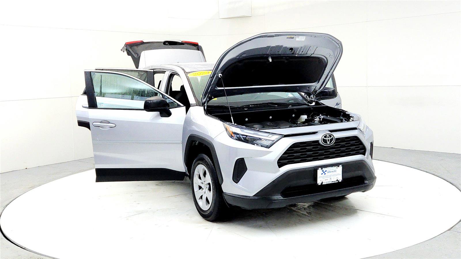 Used 2024 Toyota RAV4 LE image 9