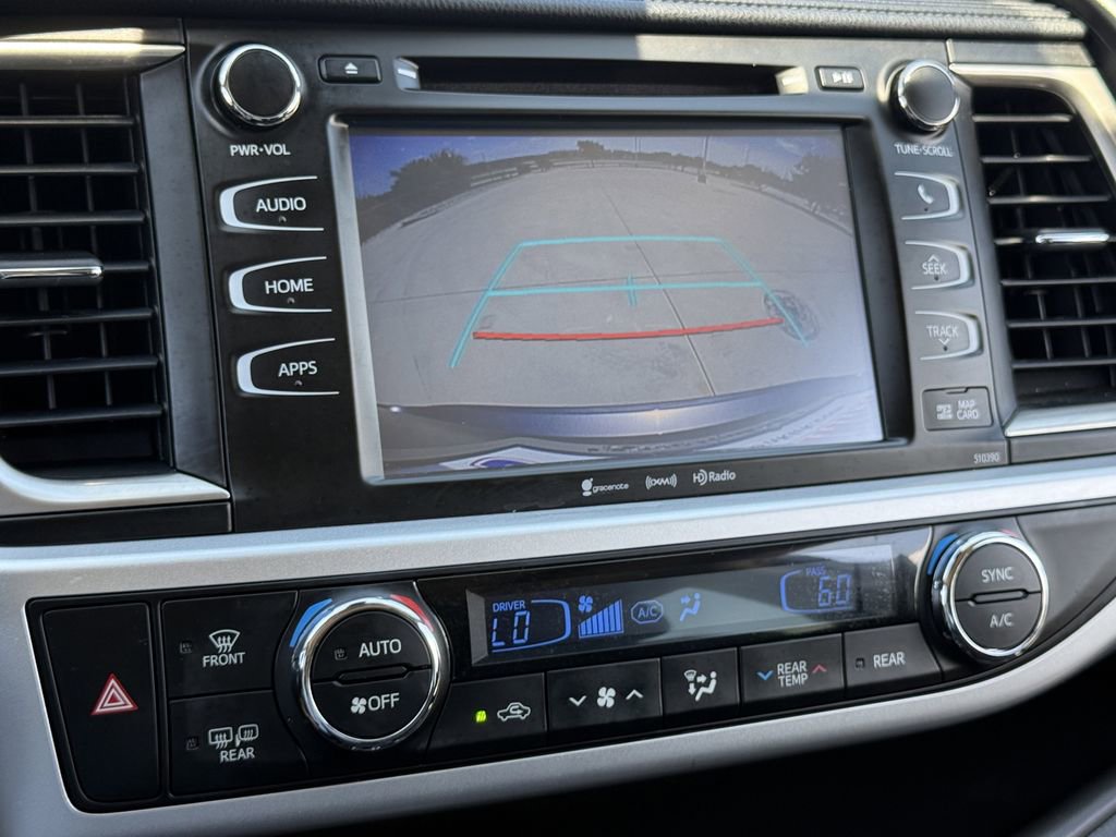 Used 2019 Toyota Highlander SE image 18