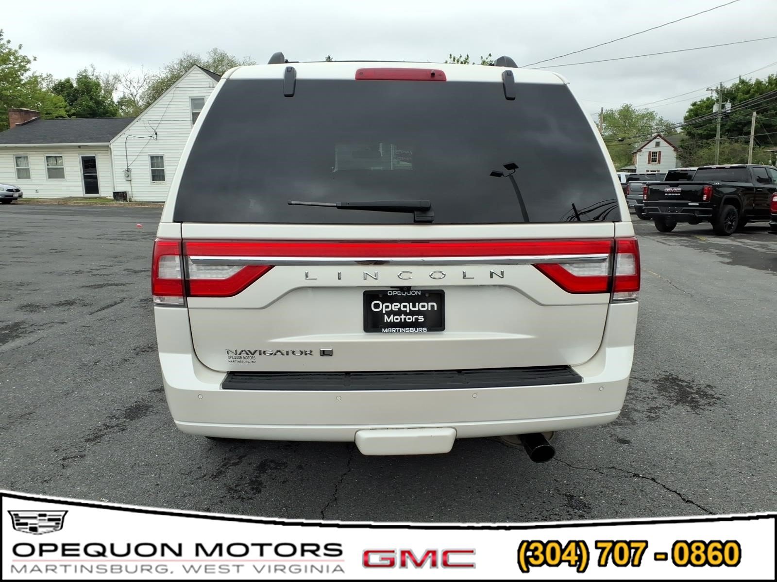 Used 2017 Lincoln Navigator L Select AWD/4WD image 5