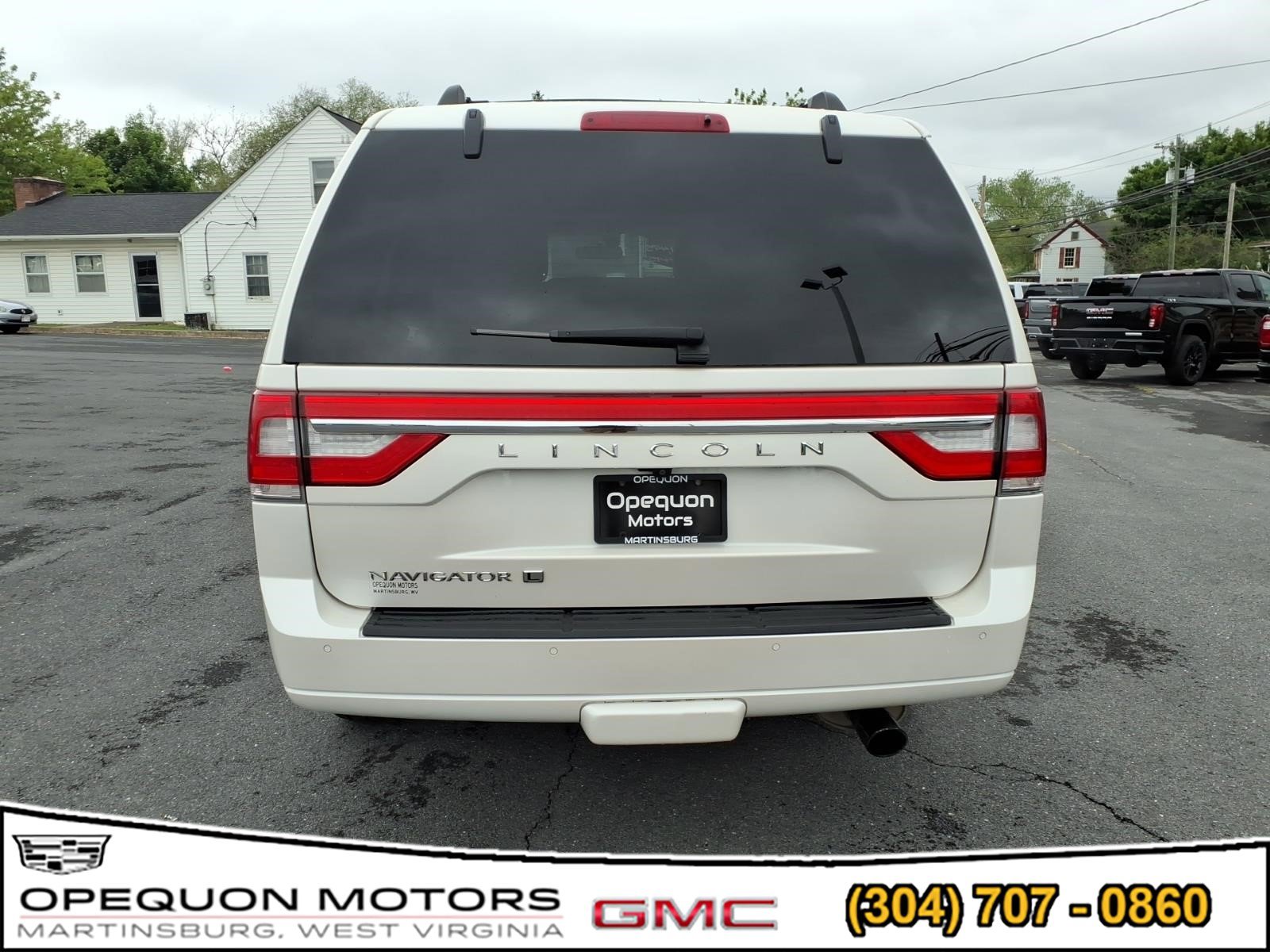 Used 2017 Lincoln Navigator L Select AWD/4WD image 5