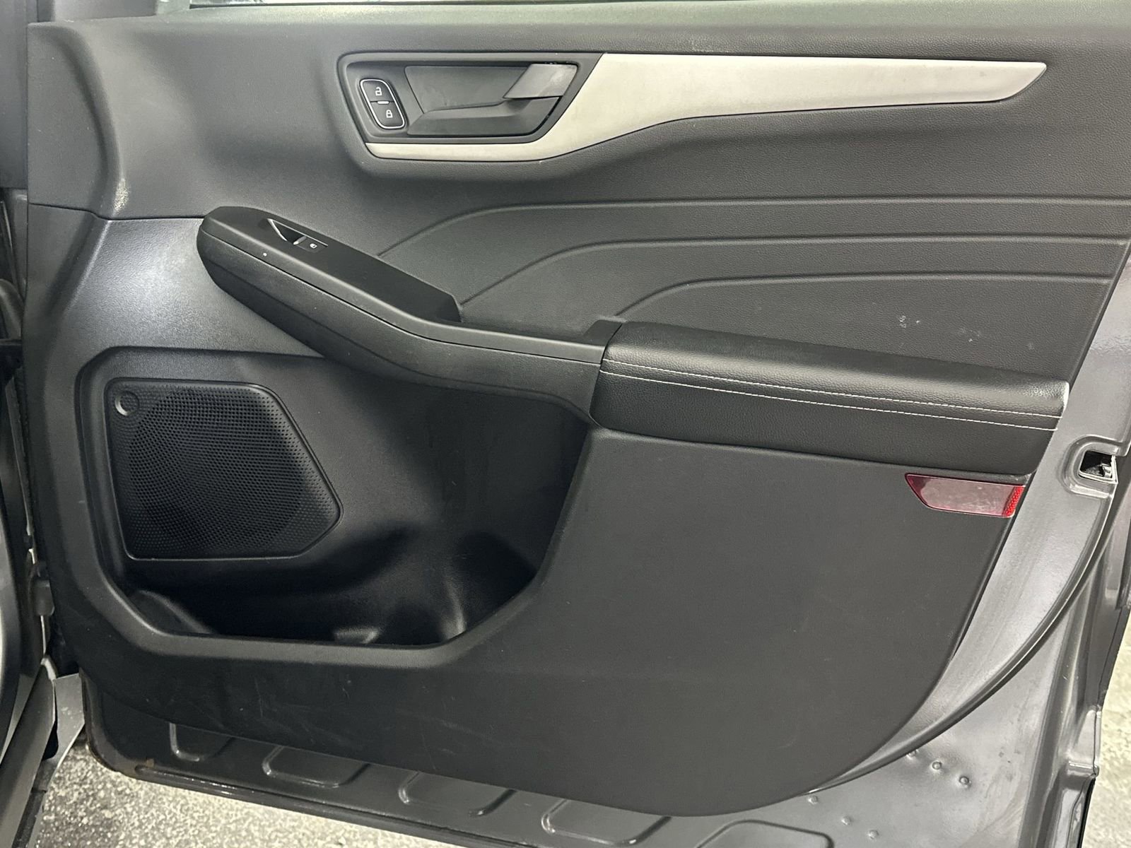 Used 2022 Ford Escape SE w/ Cold Weather Package image 30