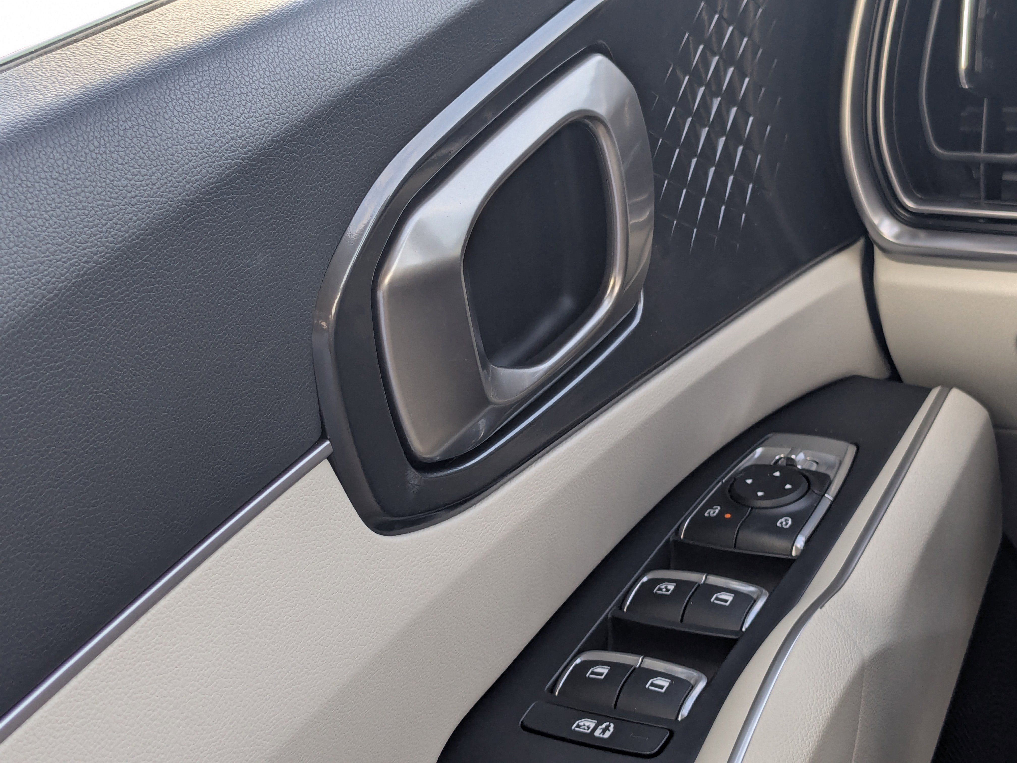 Certified 2025 Kia Sorento S w/ Panoramic Sunroof Package image 42