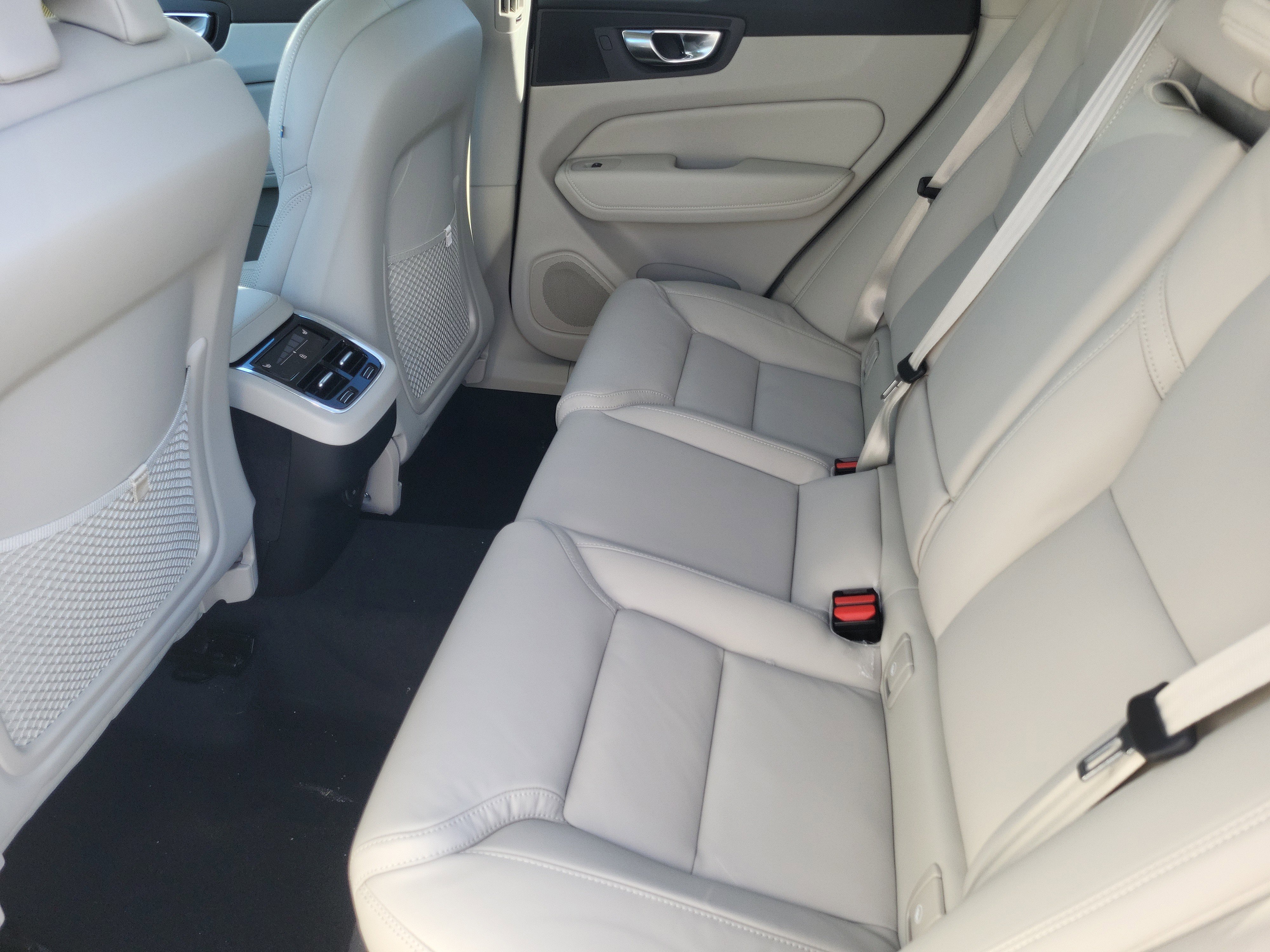 New 2026 Volvo XC60 B5 Ultra w/ Protection Package Premier image 19