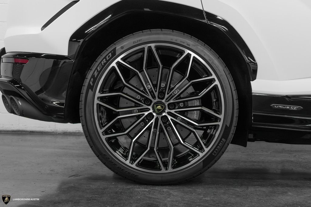 Used 2025 Lamborghini Urus SE image 16
