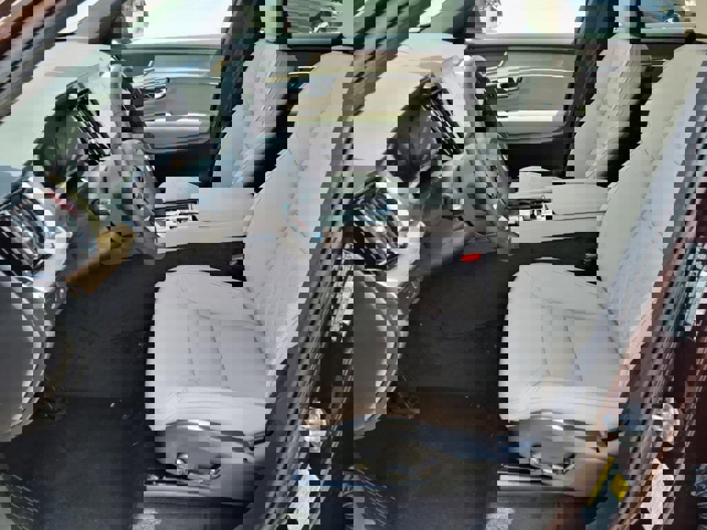 New 2025 Volvo XC90 T8 Core w/ Protection Package Premier image 12