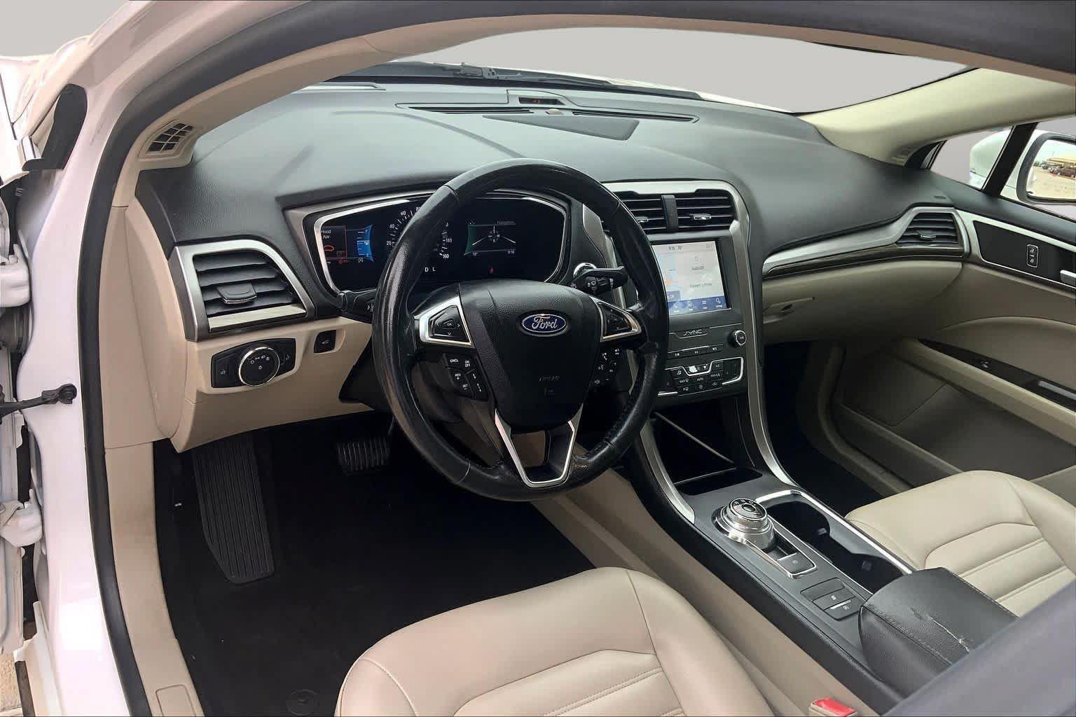 Used 2020 Ford Fusion SEL FWD image 18