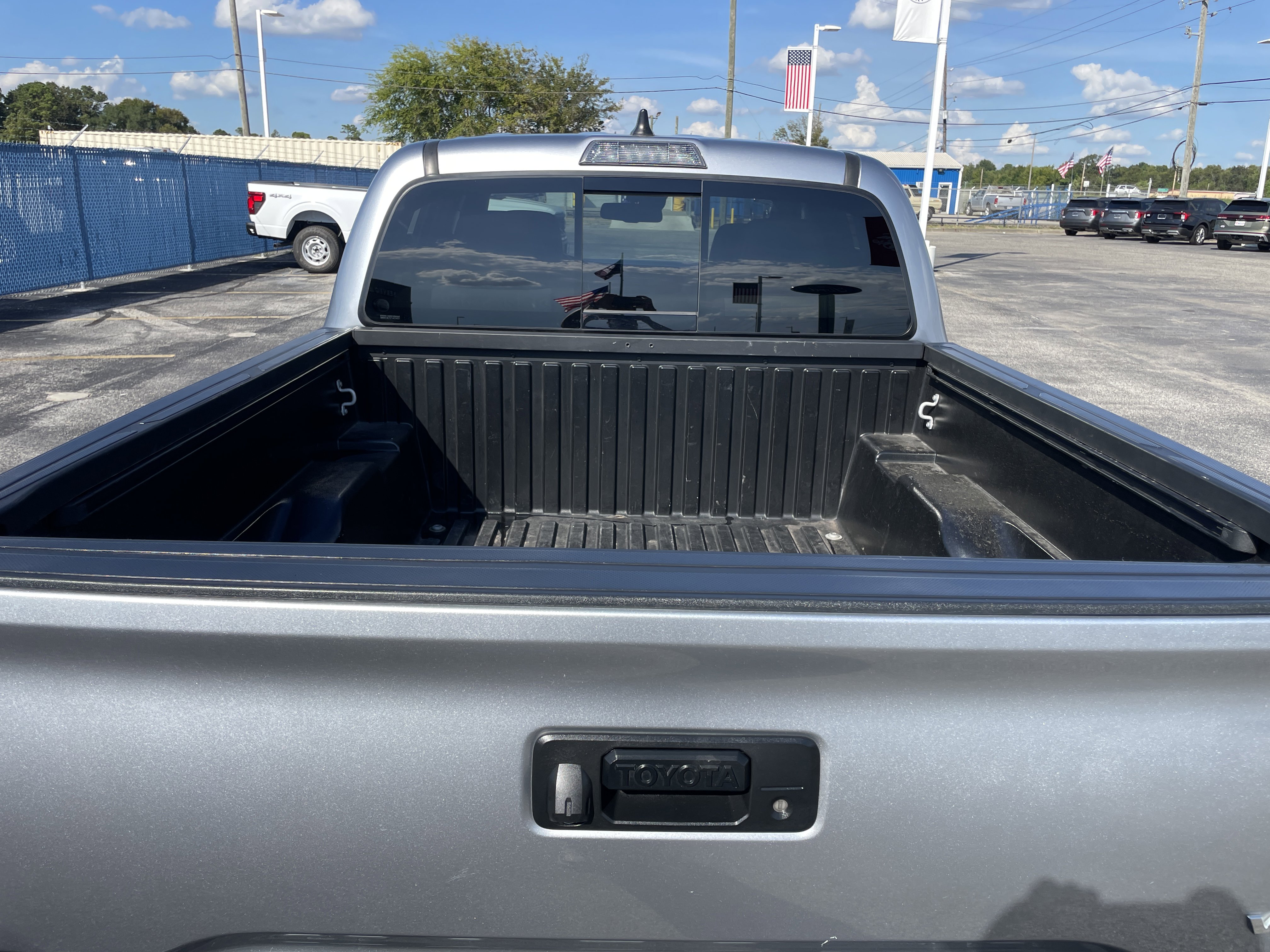 Used 2023 Toyota Tacoma TRD Off-Road w/ Technology Package image 5